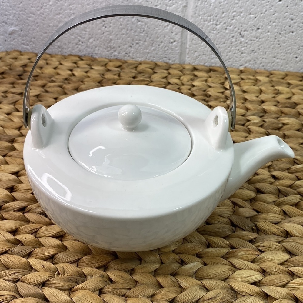 White ceramic single serve tea pot - Picture 3 of 11